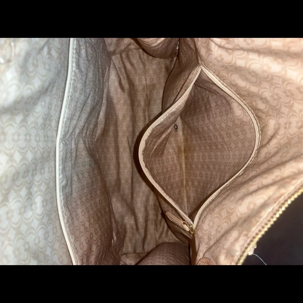Purses - Picture 2 of 9